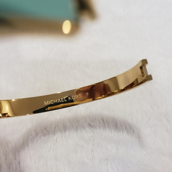 1606- MICHAEL Michael Kors Haute Gold Tone AQUA Enamel Bangle Bracelet NWT - Picture 4 of 10
